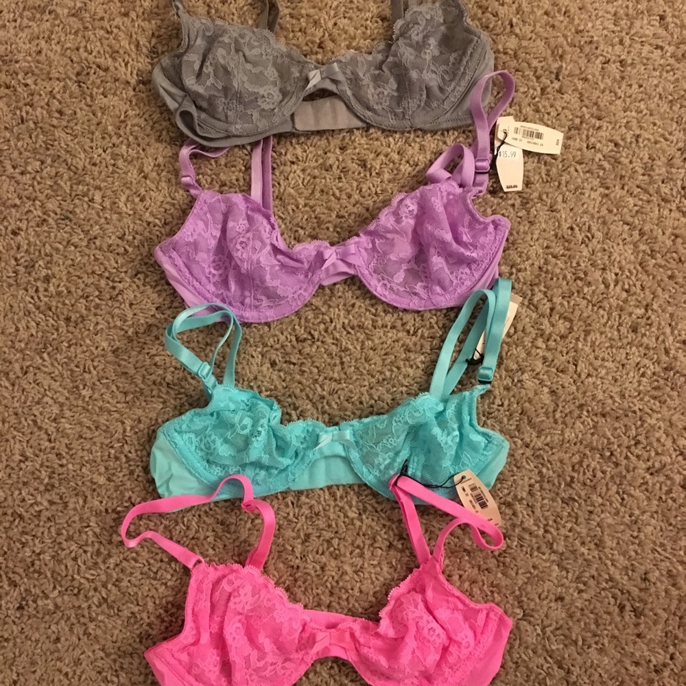 4 Victoria’s Secret unlined lace bras